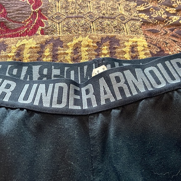 Under Armour Loose Fit Capris - Picture 3 of 4